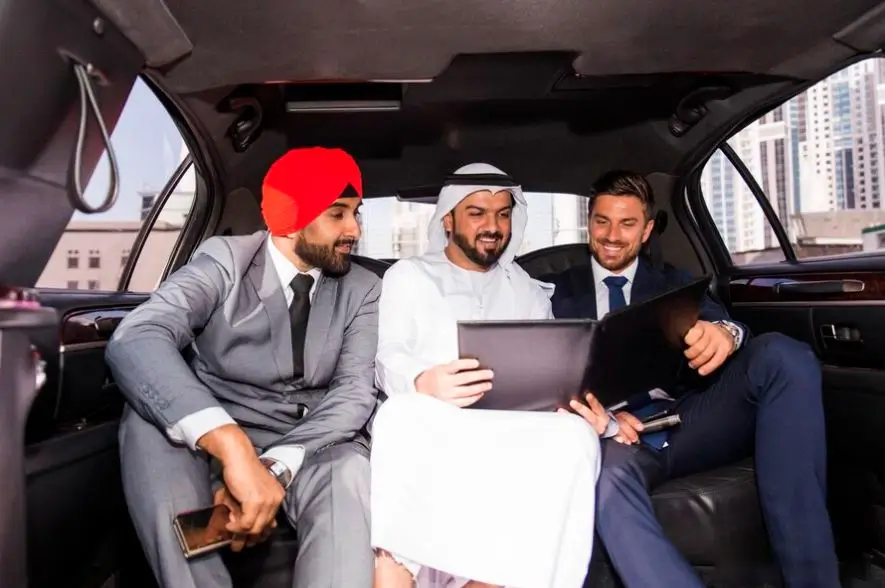 Transporte de empleados en autobús con conductor